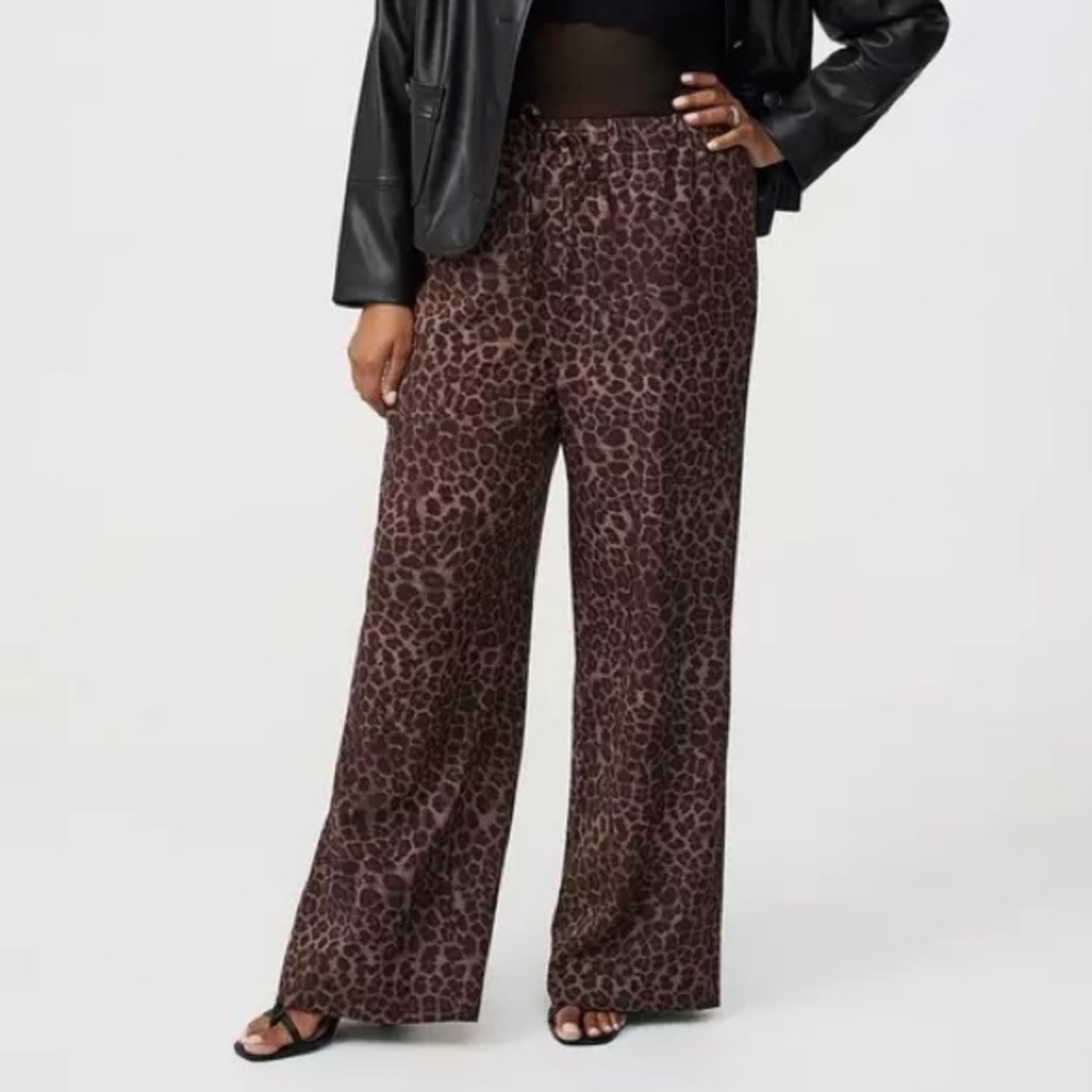 Leopard Print Wide-Leg Pants - Picture 2 of 3